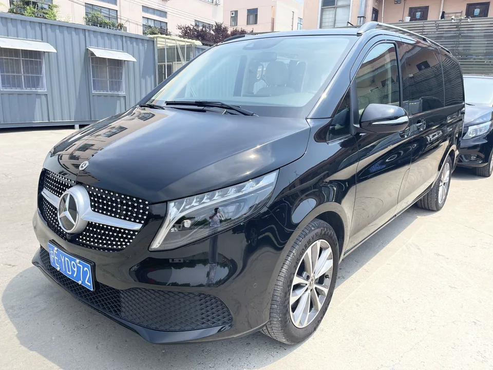 مركبة مرسيدس بنز V260 من السيارات المتاحة